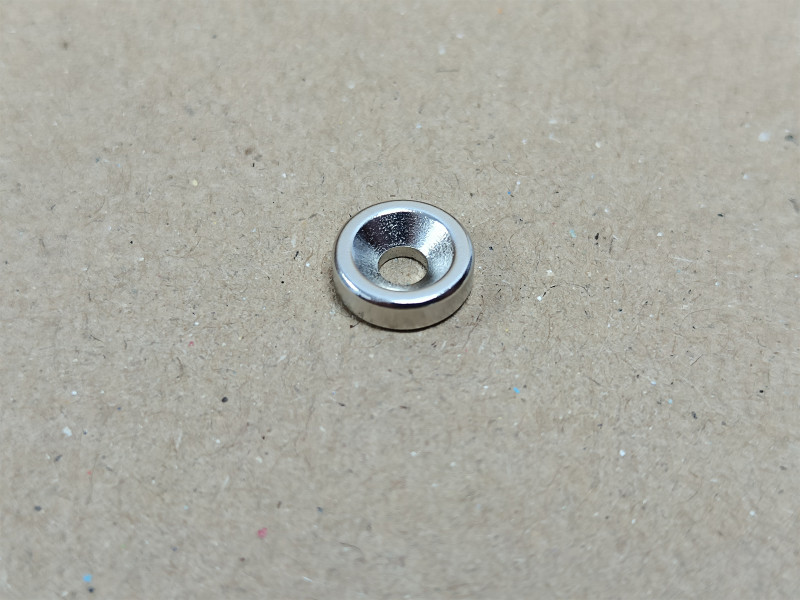 Неодимовий магніт диск 10x3мм під потай 3.5/7мм (зенковка) Неодимовий магніт диск 10x3мм під потай 3.5/7мм (зенковка)