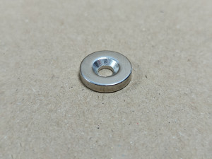 Неодимовий магніт диск 15x3мм під потай 4.5/7.5мм (зенковка)