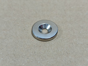 Неодимовий магніт диск 20x3мм під потай 4.5/10мм (зенковка)