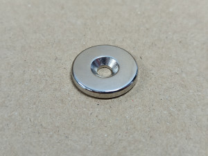 Неодимовий магніт диск 20x3мм під потай 4.5/7.5мм (зенковка)