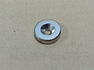 Неодимовий магніт диск 20x5мм під потай 4.5/10мм (зенковка)