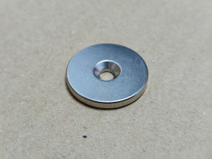 Неодимовий магніт диск 25x3мм під потай 4.5/7.5мм (зенковка)