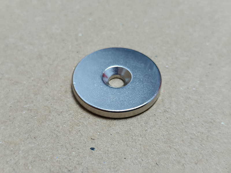 Неодимовий магніт диск 25x3мм під потай 4.5/7.5мм (зенковка) Неодимовий магніт диск 25x3мм під потай 4.5/7.5мм (зенковка)