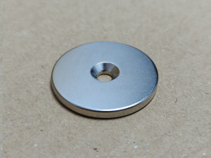 Неодимовий магніт диск 30x3мм під потай 4.5/7.5мм (зенковка)