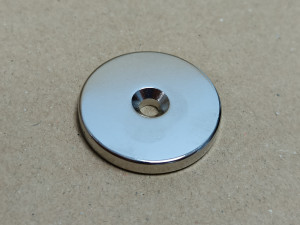 Неодимовый магнит диск 30x4мм под потай 4.5/7.5мм (зенковка)