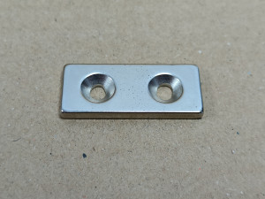 Неодимовий магніт прямоугольник 35x15x3мм під потай (x2) 4/8мм (зенковка)